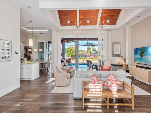 Discover Luxurious Waterfront Retreats - Unmatched Bay Views